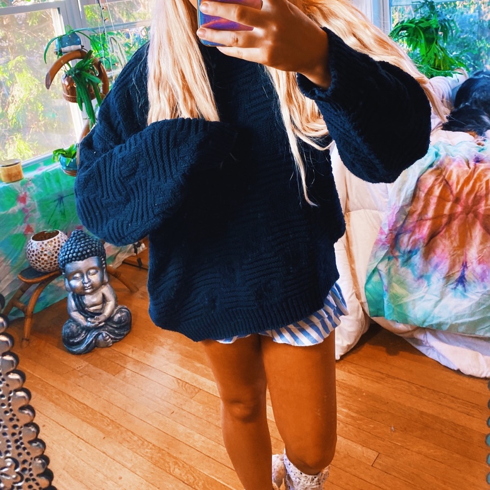 SOLD ON IG💖Black Luna EOversized Thick Sweater🍂 - Picture 4 of 12